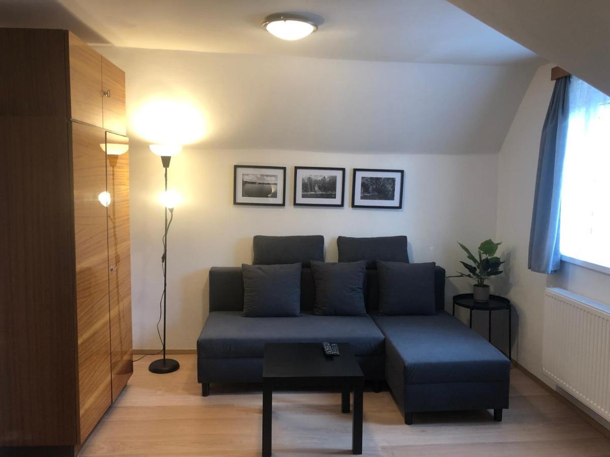 Apartmany Jevany ภายนอก รูปภาพ