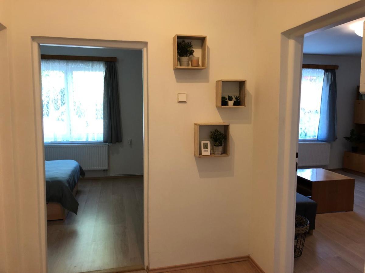 Apartmany Jevany ภายนอก รูปภาพ