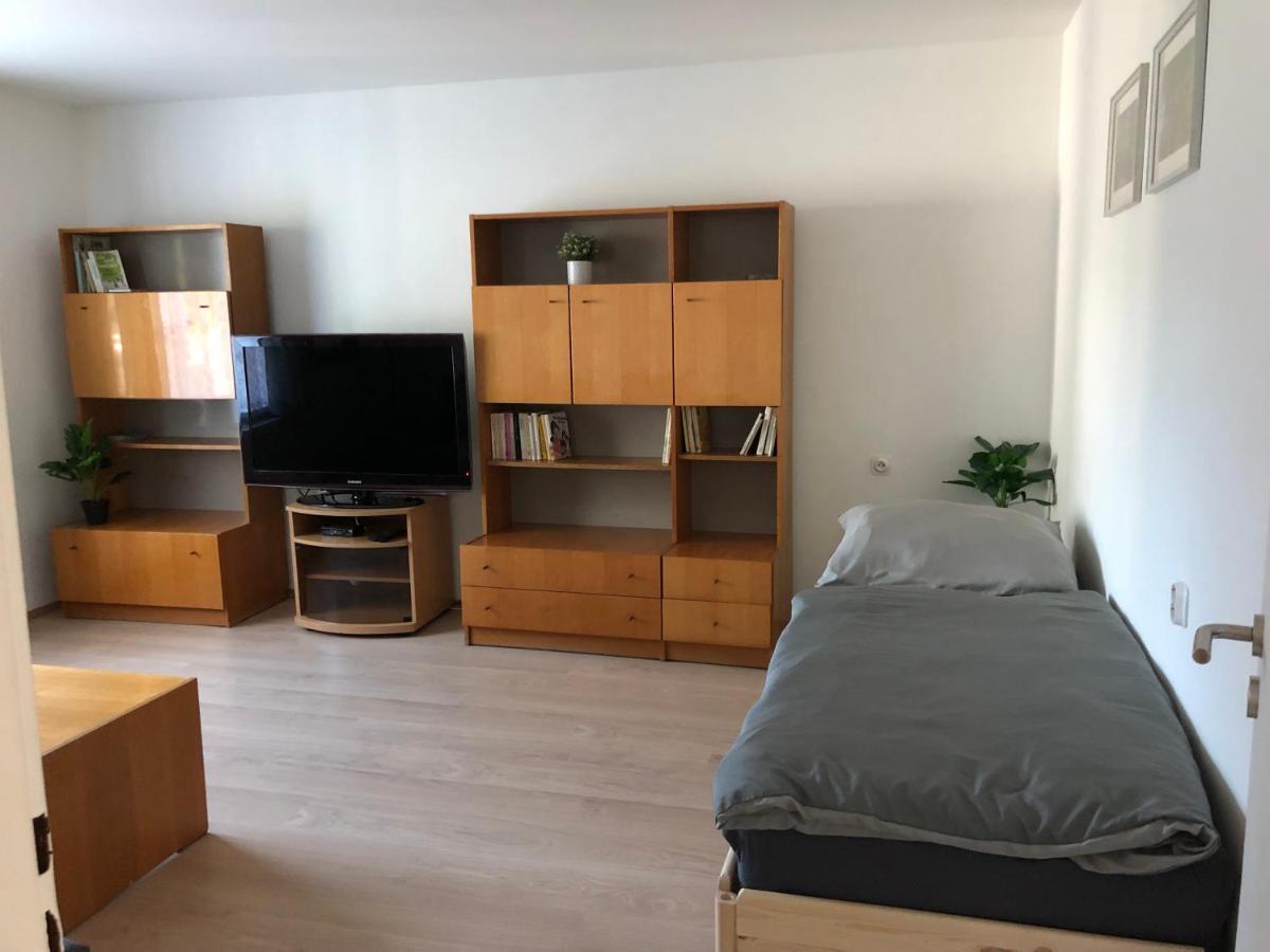 Apartmany Jevany ภายนอก รูปภาพ