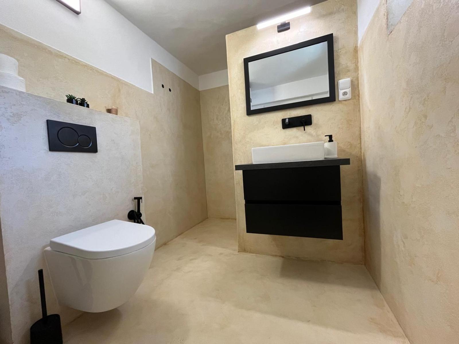 Apartmany Jevany ภายนอก รูปภาพ
